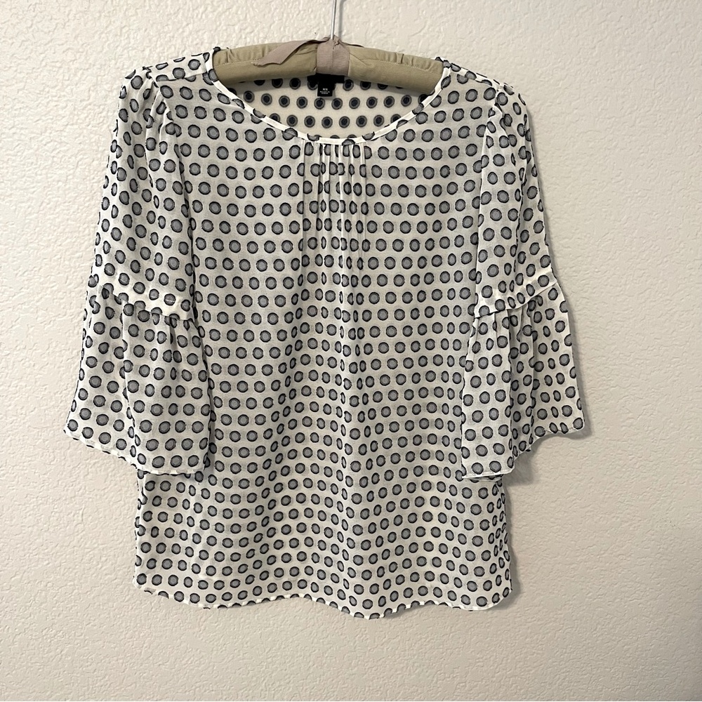 Ann Taylor Top Blouse, XS. Flowy sleeves, sheer top.